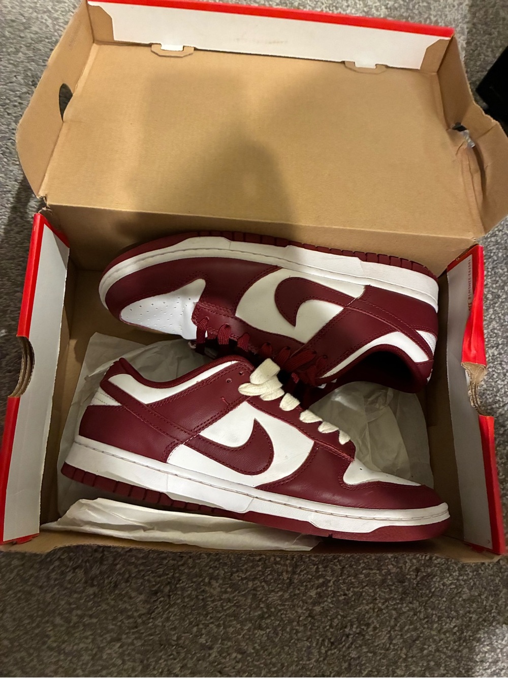 Nike Men’s Sneaker Dunk SB Low - Team Red Maroon and White